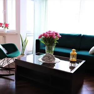 Stylish And Spacious By Cooee Varsavia